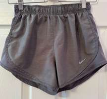 26. NIKE DRI FIT GRAY SHORTS XS/WAIST:12”/INSEAM:2.5”/RISE:11”