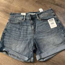 Levi’s Strauss Mid Rise 5” Shorts Size 6 /W28 New