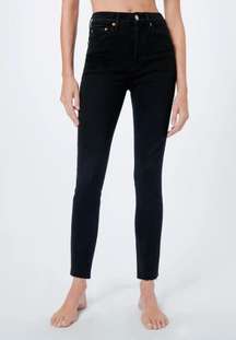 Originals High Rise Ankle Crop Black Raw Hem Jeans Size 28 (WORN ONCE)