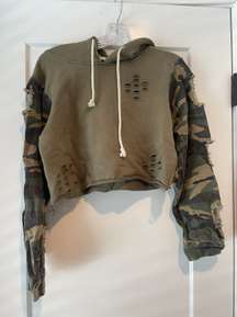 army green and camo cropped hoodie 