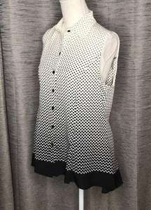 SIGNATURE COLLECTION MEDIUM B&W SLEEVELESS BUTTONUP BLOUSE