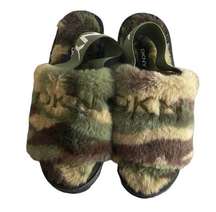 NWOT DKNY Fuzzy Slide Sandals Size 6 Camo Print