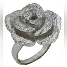 Vera & Co Brass Silver Tone & Clear Cubic Zirconia Flower Ring (5)