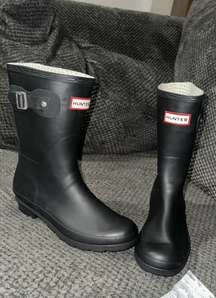 Black Rainboots