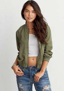 American Eagle Outfitters Tencel Bomber Jacket in Olive Green Size Large