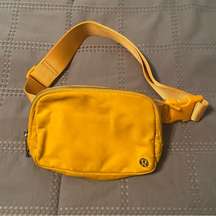 Lululemon Everywhere Belt Bag (1L) - Mustard Yellow