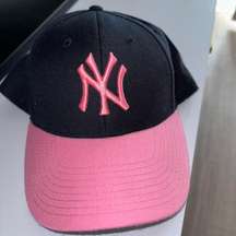 Edikted Pink Black Yankees Hat