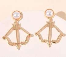 Pearl bow & arrow earrings 🌟​​​​​​​​​​​​​​​​