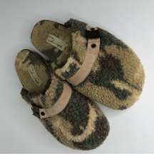 Vintage Havana Women’s 8 Green Tan Multi Camouflage Ricky Fuzzy Fleece Clogs