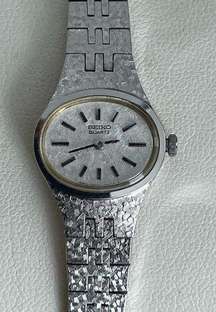 Seiko Ladies Watch Vintage White Gold Tone Metal Bracelet and Dial Gorgeous