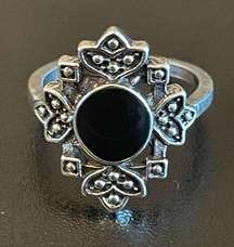 Vintage black  stone silver plated ring size 7