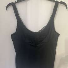 VASSARETTE Women's Black Scallop Lace Camisole Size 36