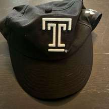 Women’s Temple black hat in GUC.