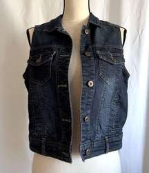 Posh show.  NWOT, denim vest, size medium​