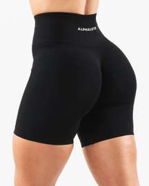 AMPLIFY SHORT 5.5" Women's Seamless Scrunch Short Black Xs