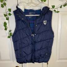 Puffer vest with hood and zip