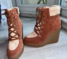 Maelyn Wedge Bootie tan/ white size 
 8.5