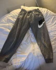 grey sweatpants