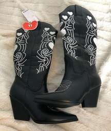 NWT  black heel cowboy boots with white heart embroidery point toe