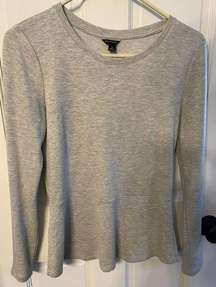 Ann Taylor Peplum Top Shirt Women’s Small Gray~Polyester Spandex Rayon