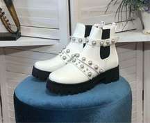 NWOB BP white pearl studded rubber sole chunky heel combat ankle boots sz 8