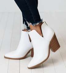 NEW Me Too Vegan Leather White Heeled Ankle Booties Shana Size 11