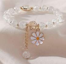 Gorgeous Cracked Glass Beaded Daisy Pendant Bracelet