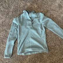 The North Face small Women’s 3/4 pullover Sweater w/toggle buttons