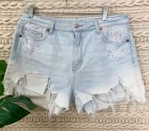 Comfort Stretch Waistband distressed mom shorts size 10
