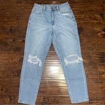 American Eagle Mom Jeans Distressed | Size 4 | Medium wash