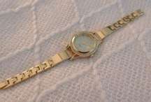 Golden Studded Quartz Timepiece‎