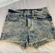 Express Women sz 4 Acid Wash Demin 2” Short Raw Hem Mid Rise Stretch 80s Grunge