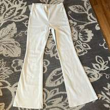 Skinnygirl white jeans. NWT. Elastic waist and tummy control.