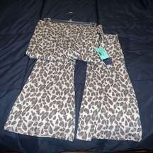 NWT Leopard cheetah flared leggings size M range by rock&roll denim