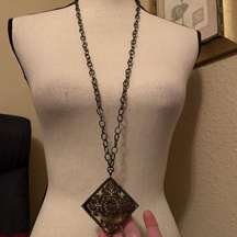 Women’s NWT Relativity long chain with pendant NWT