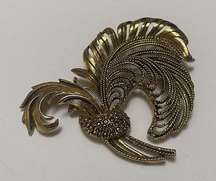 Beautiful Vintage Signed Oscar Brooch Pin Gold Tone Feathers - Oscar de La Renta