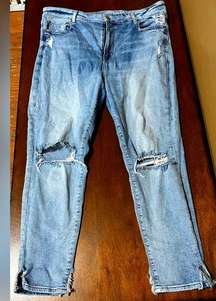 EUC American Eagle 18R Distressed Jeans