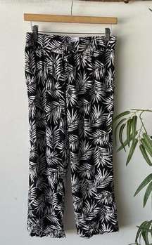 Saint Tropez West Pants Women Small Black White Hawaiian Tropical Floral Cropped