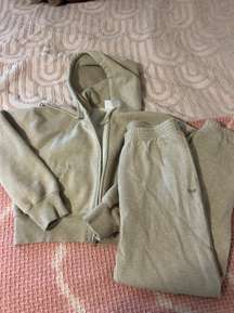 Tna Jogger And Zip Up Hoodie Set