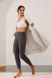 ATHLETA Salutation High Rise Jogger in Powervita Size XST Yoga Pants Leggings