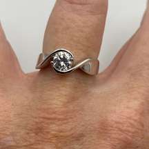 Twisted Round CZ Sterling Silver Ring Size 7