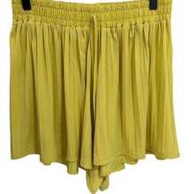 Jon & Anna Contemporary Yellow Pleated Shorts Size Large