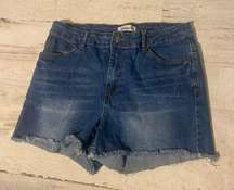 Between Us womens Shorts size 13 light denim skinny style, Raw Edge Hem