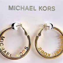 MICHAEL KORS | GOLD TONE MEDIUM SIZE LOGO HOOP EARRINGS