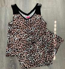 NWT  pajama Set Leopard