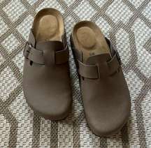 Taupe Slip On Clogs Boston Style Size 6.5