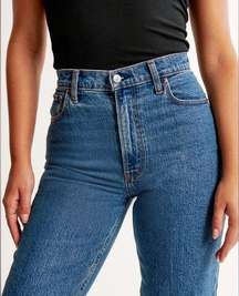 Abercrombie and Fitch the 90’s straight ultra high rise denim 27/4s Curve Love