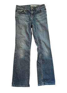 Light wash denim blue jeans -sz 4  Gently used and in good condition. Measurements in photos.