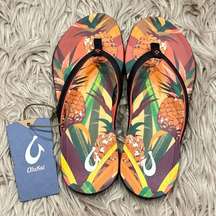 NWT Olukai Ho’opio Pineapple print sandals size 7