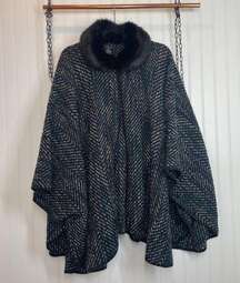 NWT Cejon Women’s Chevron Space-Dyed Faux Fur Collar Ruana Cape Poncho OS